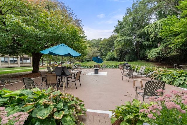 250 Hammond Pond Pkwy 1002N, Newton, MA 02467