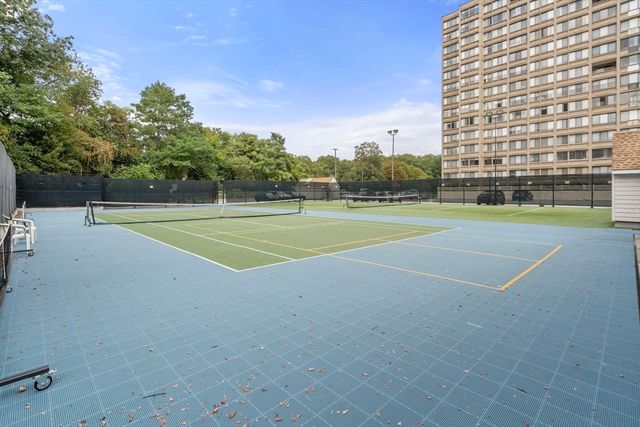 250 Hammond Pond Pkwy 1002N, Newton, MA 02467