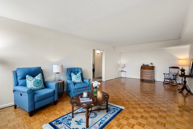 250 Hammond Pond Pkwy 1002N, Newton, MA 02467