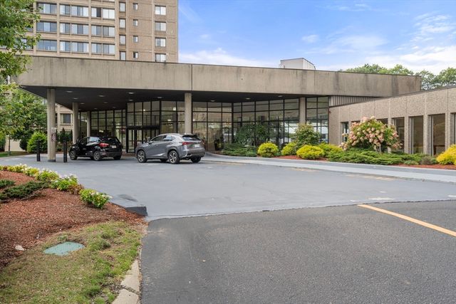 250 Hammond Pond Pkwy 1002N, Newton, MA 02467