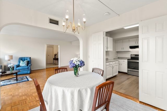 250 Hammond Pond Pkwy 1002N, Newton, MA 02467