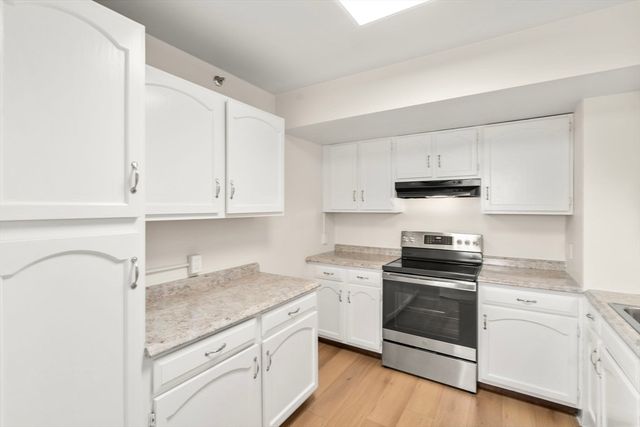 250 Hammond Pond Pkwy 1002N, Newton, MA 02467