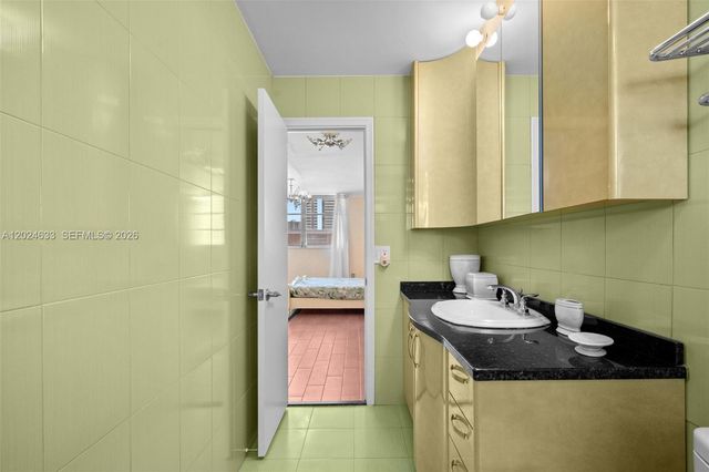 3551 NE 169th Street 301, North Miami Beach, FL 33160
