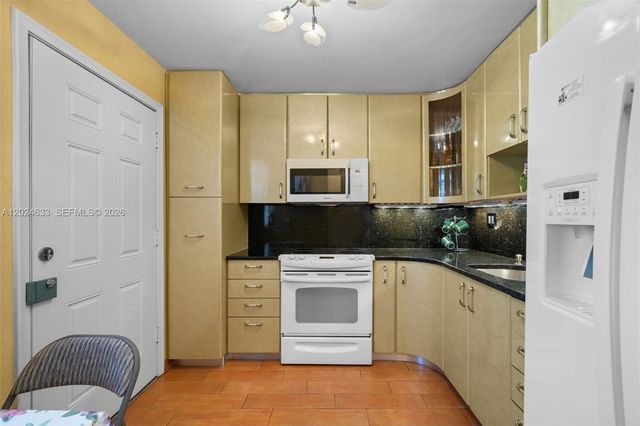 3551 NE 169th Street 301, North Miami Beach, FL 33160