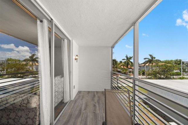 3551 NE 169th Street 301, North Miami Beach, FL 33160