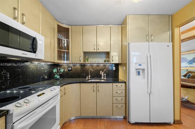 3551 NE 169th Street 301, North Miami Beach, FL 33160