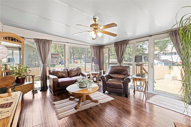 517 NE Johnston Drive, Blue Springs, MO 64014