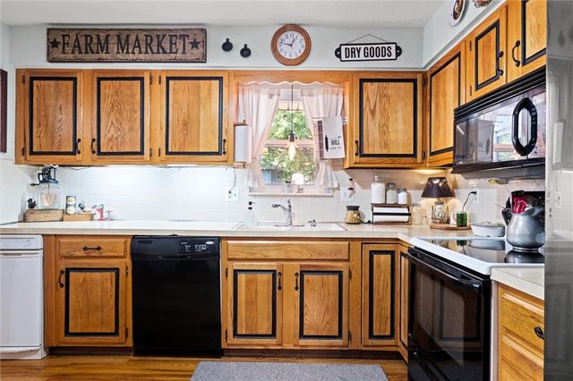 517 NE Johnston Drive, Blue Springs, MO 64014