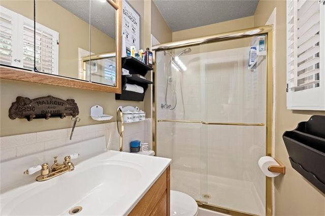 517 NE Johnston Drive, Blue Springs, MO 64014