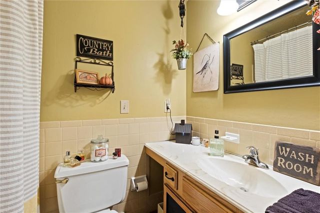 517 NE Johnston Drive, Blue Springs, MO 64014