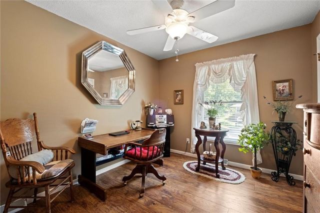 517 NE Johnston Drive, Blue Springs, MO 64014