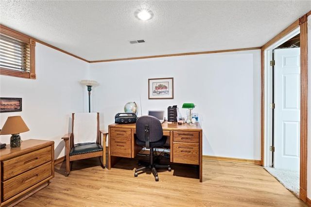 517 NE Johnston Drive, Blue Springs, MO 64014