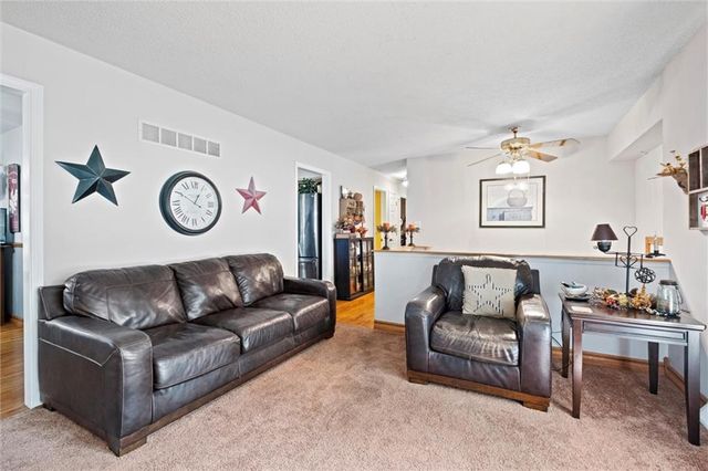 517 NE Johnston Drive, Blue Springs, MO 64014