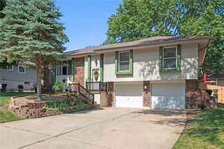 517 NE Johnston Drive, Blue Springs, MO 64014