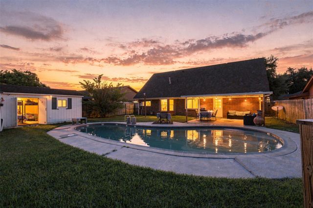 4124 Gallant Fox Drive, Pasadena, TX 77503