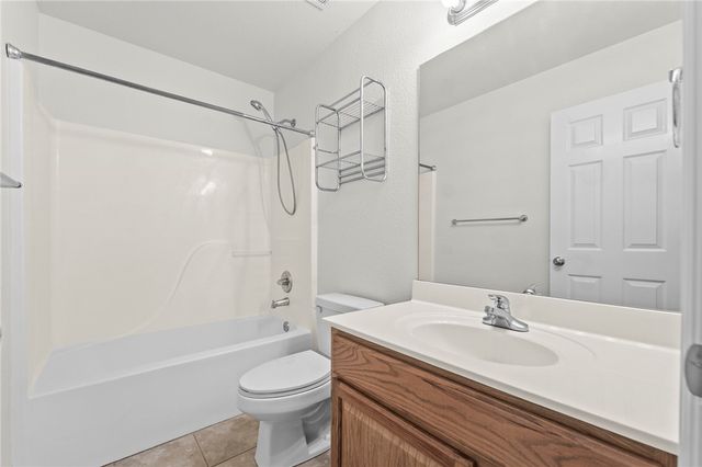 8 Rettendon Lane, Bella Vista, AR 72714