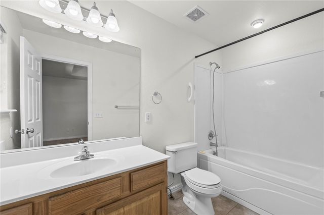 8 Rettendon Lane, Bella Vista, AR 72714