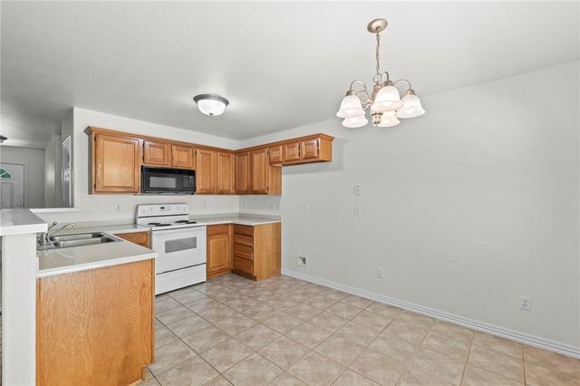 8 Rettendon Lane, Bella Vista, AR 72714