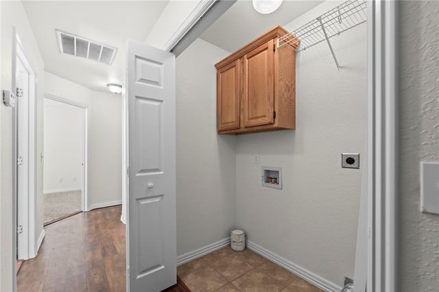 8 Rettendon Lane, Bella Vista, AR 72714