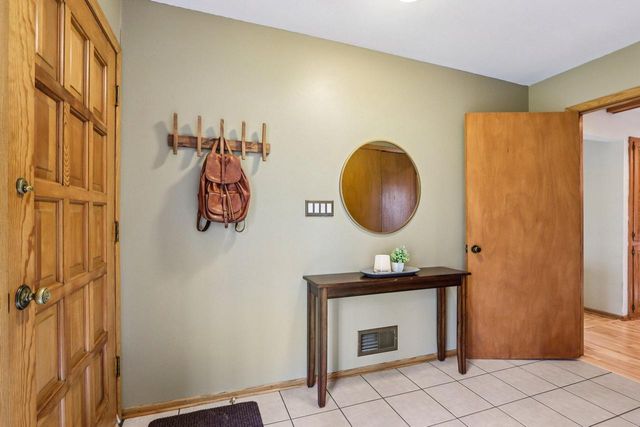 S54W23710 Maple Hill COURT, Waukesha, WI 53189