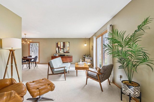 S54W23710 Maple Hill COURT, Waukesha, WI 53189