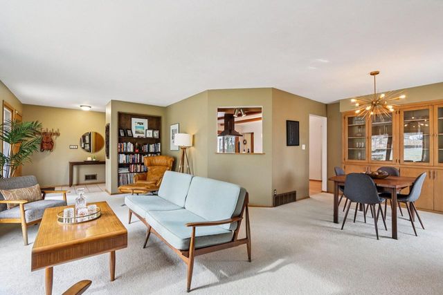 S54W23710 Maple Hill COURT, Waukesha, WI 53189