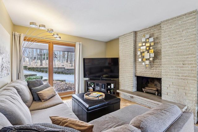 S54W23710 Maple Hill COURT, Waukesha, WI 53189