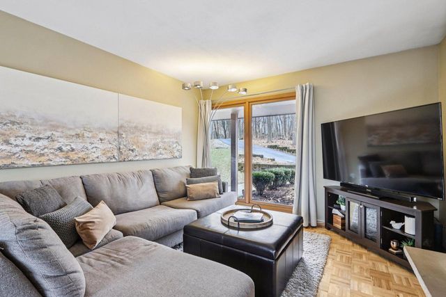 S54W23710 Maple Hill COURT, Waukesha, WI 53189