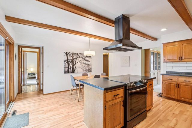 S54W23710 Maple Hill COURT, Waukesha, WI 53189