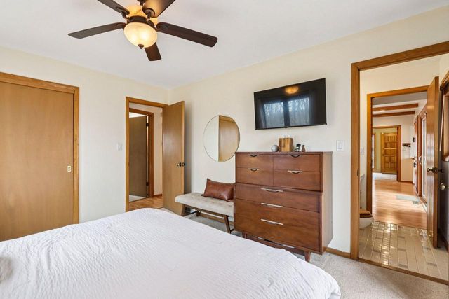 S54W23710 Maple Hill COURT, Waukesha, WI 53189