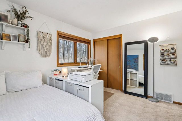 S54W23710 Maple Hill COURT, Waukesha, WI 53189