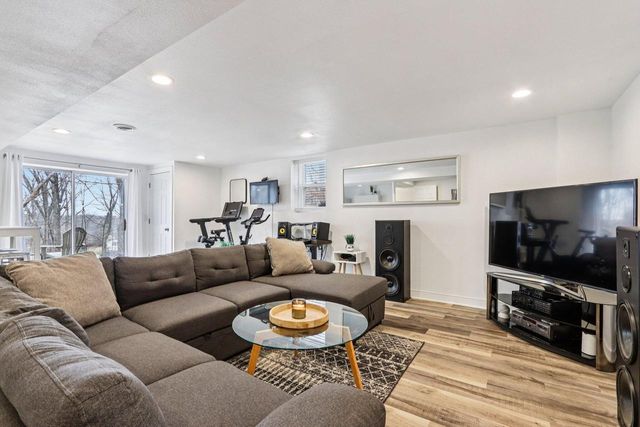 S54W23710 Maple Hill COURT, Waukesha, WI 53189