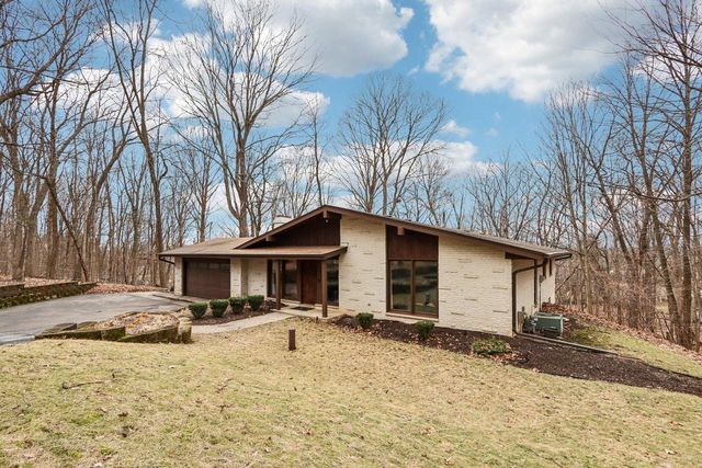 S54W23710 Maple Hill COURT, Waukesha, WI 53189