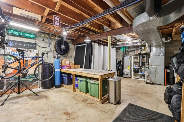 S54W23710 Maple Hill COURT, Waukesha, WI 53189