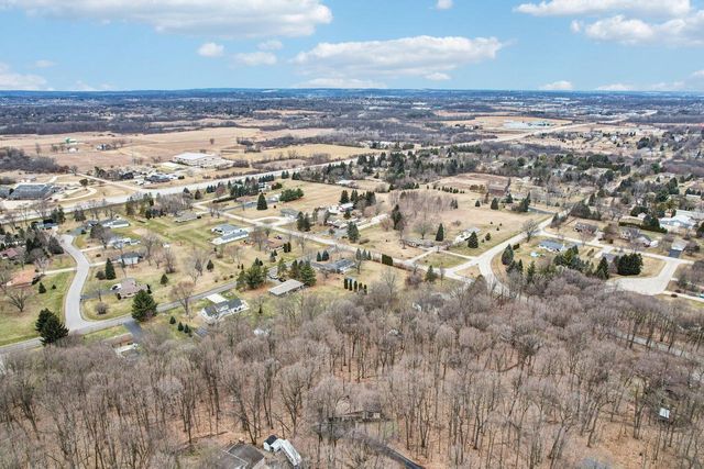 S54W23710 Maple Hill COURT, Waukesha, WI 53189