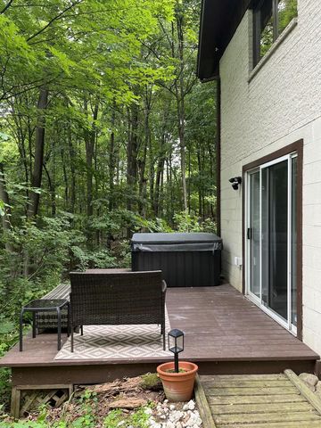 S54W23710 Maple Hill COURT, Waukesha, WI 53189