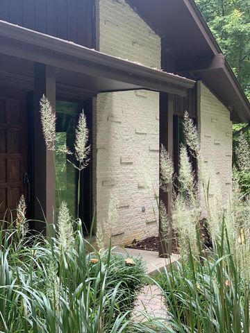 S54W23710 Maple Hill COURT, Waukesha, WI 53189