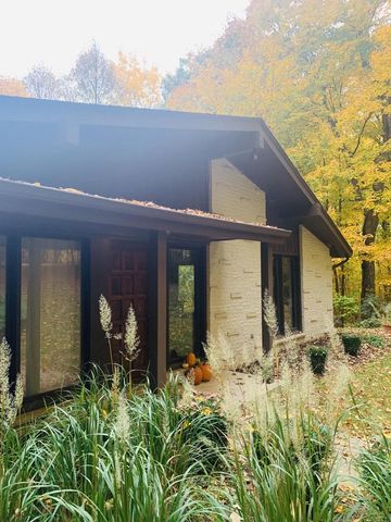 S54W23710 Maple Hill COURT, Waukesha, WI 53189