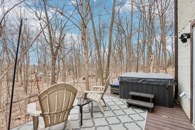 S54W23710 Maple Hill COURT, Waukesha, WI 53189