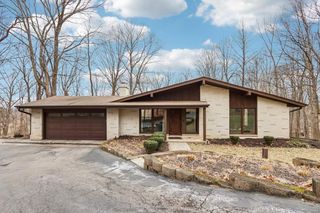 S54W23710 Maple Hill COURT, Waukesha, WI 53189