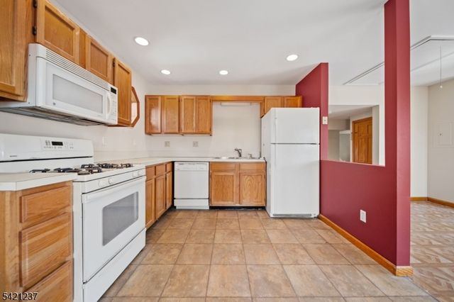 125 Merritt Ave, Bergenfield Boro, NJ 07621