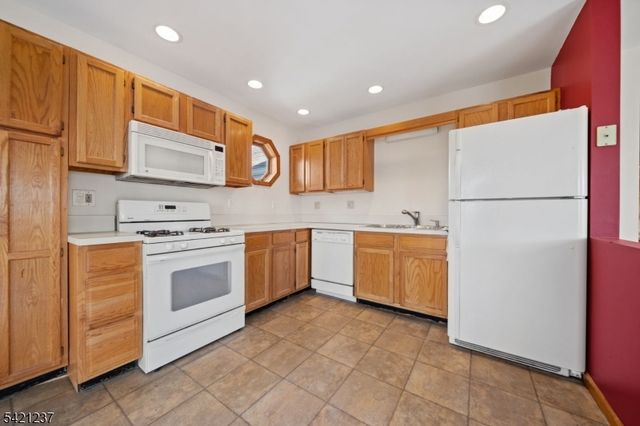 125 Merritt Ave, Bergenfield Boro, NJ 07621