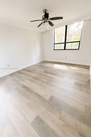 800 NE 199th St 105D, Miami, FL 33179