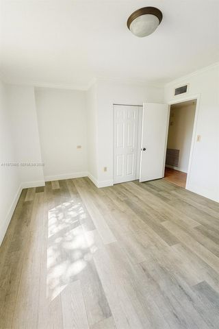 800 NE 199th St 105D, Miami, FL 33179