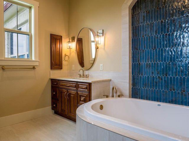 529 Vista Ridge Drive, Round Mountain, TX 78663