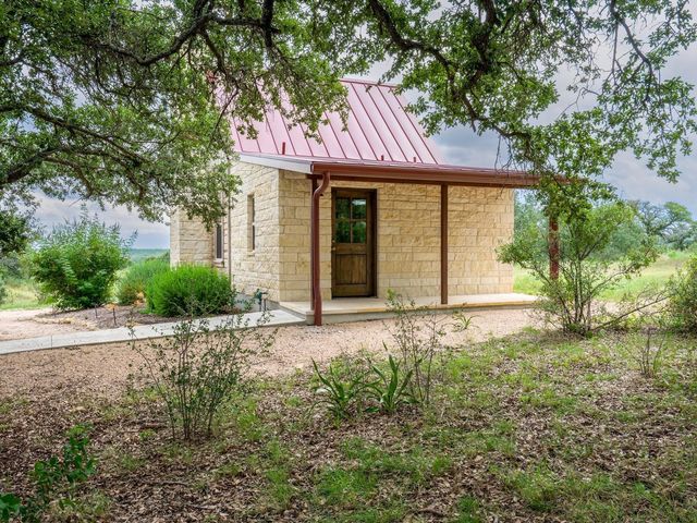 529 Vista Ridge Drive, Round Mountain, TX 78663