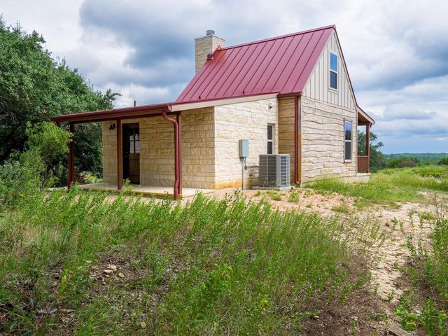 529 Vista Ridge Drive, Round Mountain, TX 78663