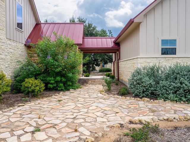 529 Vista Ridge Drive, Round Mountain, TX 78663