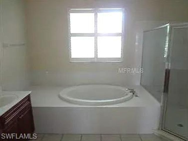 11082 Lakeland CIR, Fort Myers, FL 33913