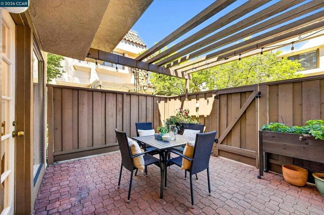 589 Pimlico Ct, Walnut Creek, CA 94597